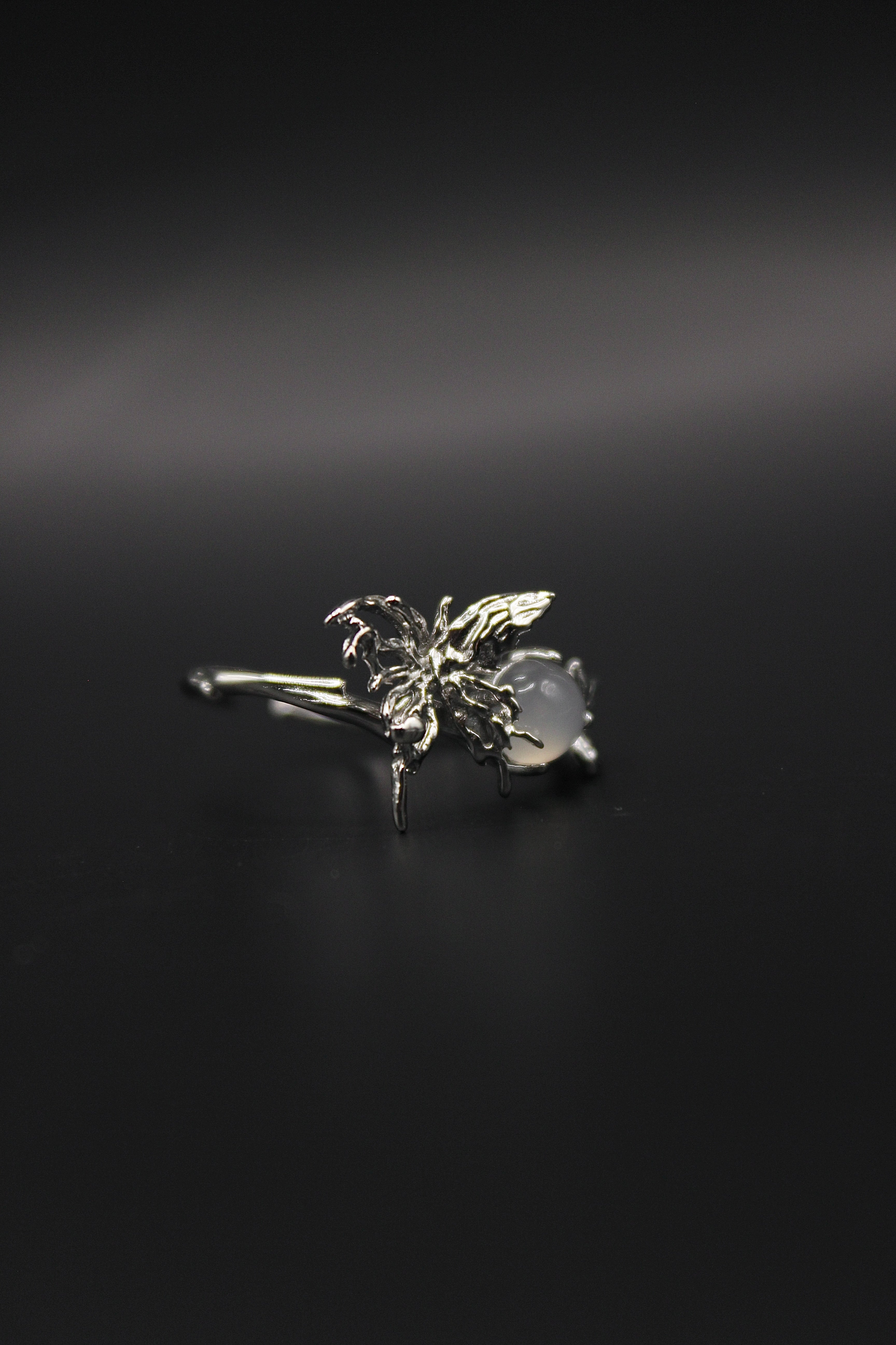 Hồn Điệp Ring