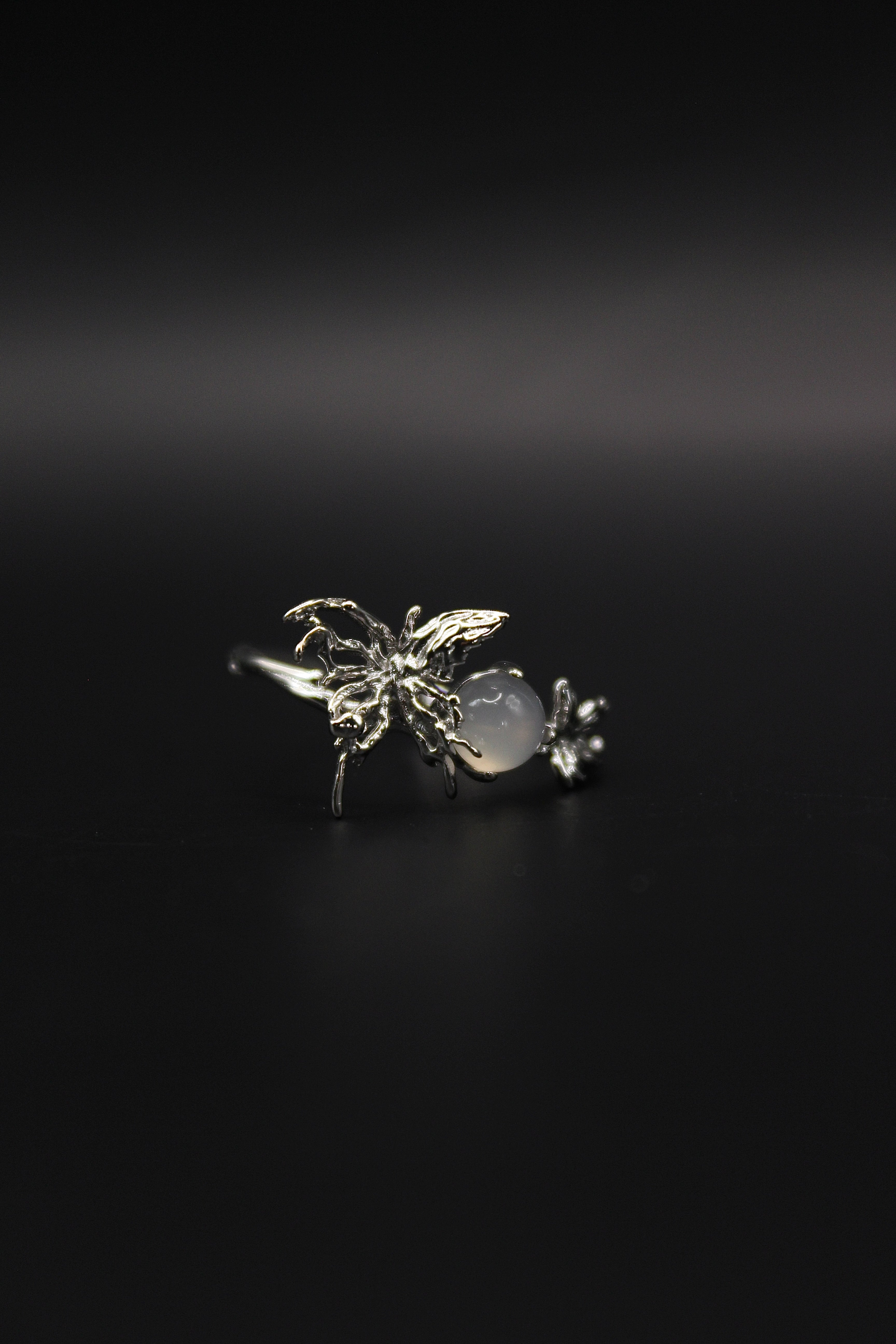 Hồn Điệp Ring